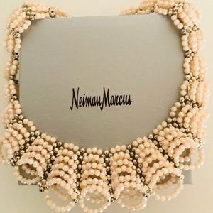 Fashion necklace in light pink crystal beads.